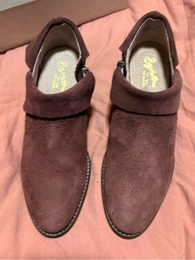 Seychelles Woman’s Gen. Suede Shoes in Burgundy